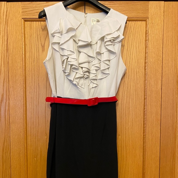 Emma & Michele Size 14 Black and Cream Dress with Red Belt - Picture 4 of 7